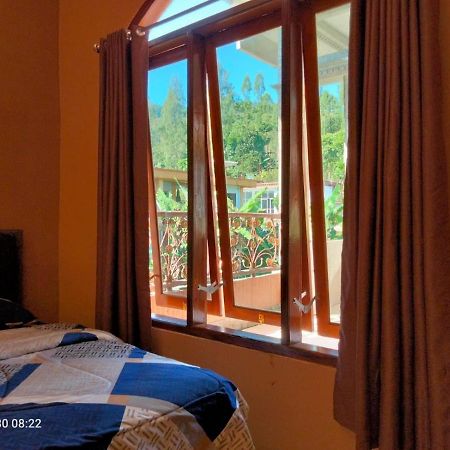Hotel Nur Cahaya - Syariah Probolinggo Exteriör bild