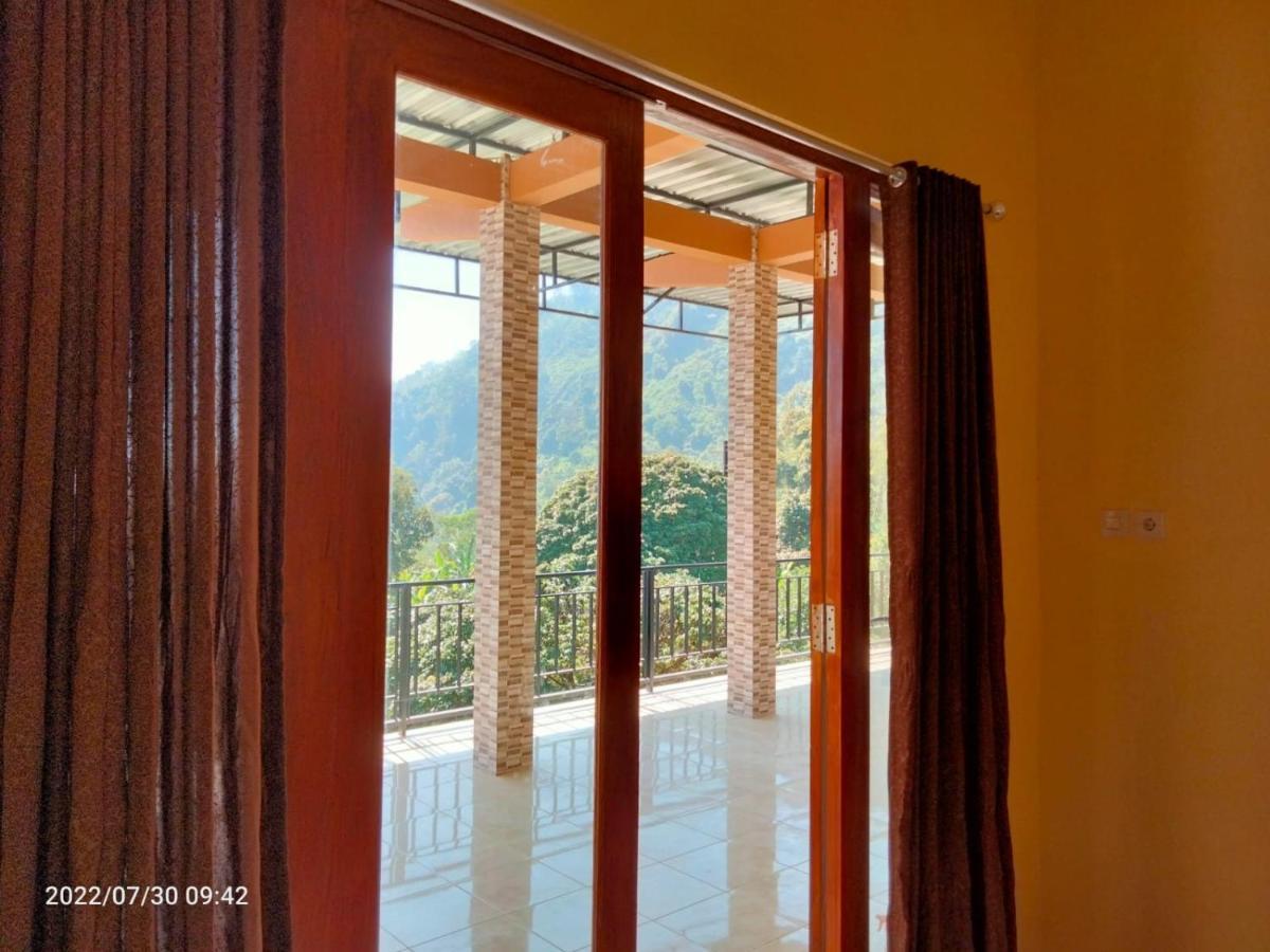 Hotel Nur Cahaya - Syariah Probolinggo Exteriör bild