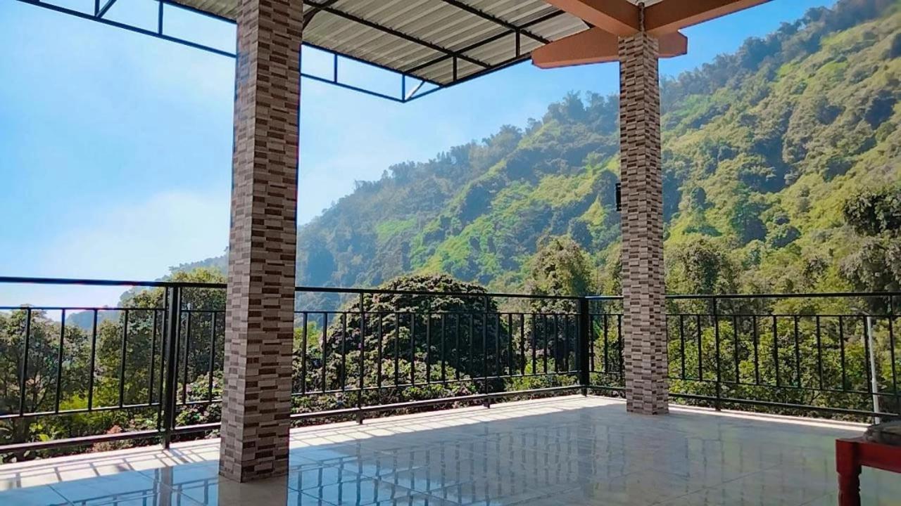 Hotel Nur Cahaya - Syariah Probolinggo Exteriör bild