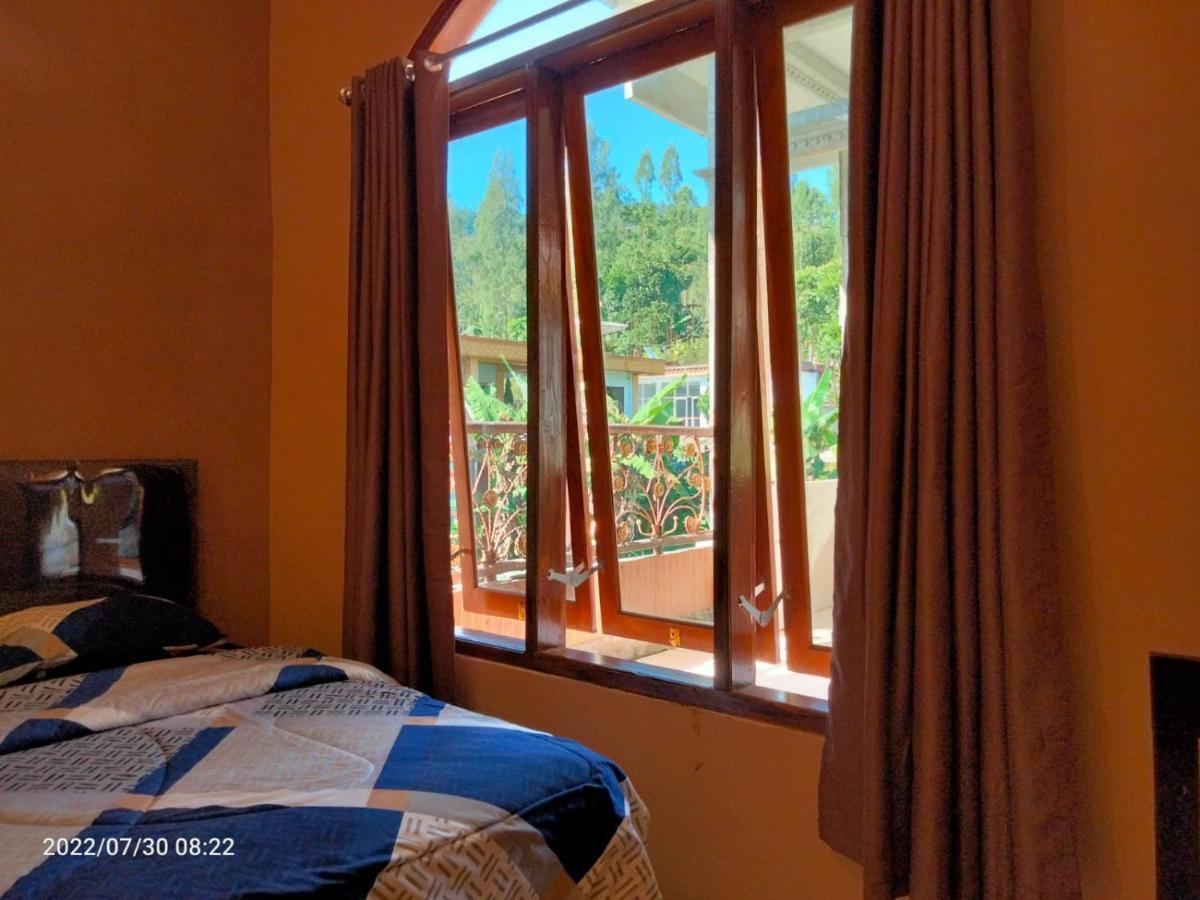 Hotel Nur Cahaya - Syariah Probolinggo Exteriör bild