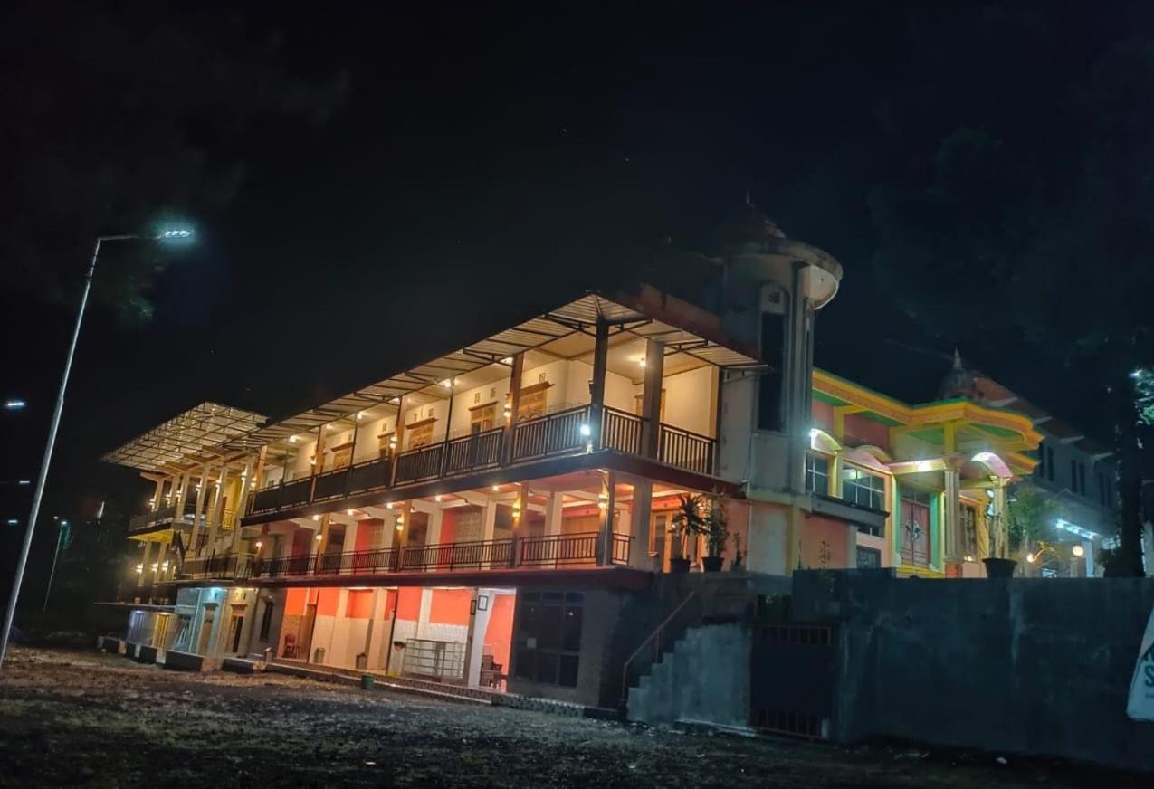 Hotel Nur Cahaya - Syariah Probolinggo Exteriör bild