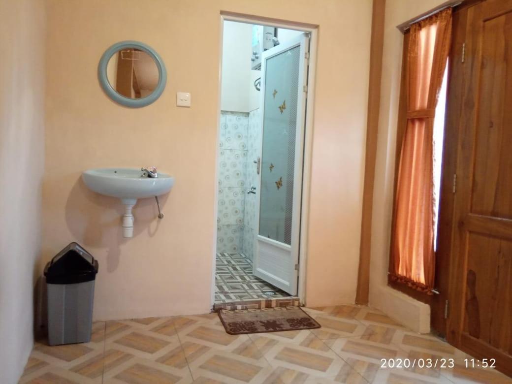 Hotel Nur Cahaya - Syariah Probolinggo Exteriör bild